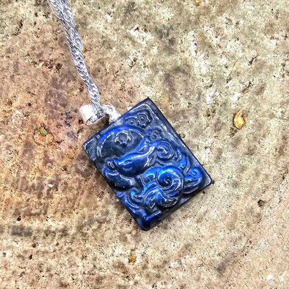 Nature Labradorite Carved Flashy Nine Tails Fox Pendant Necklace - Picture 7 of 10